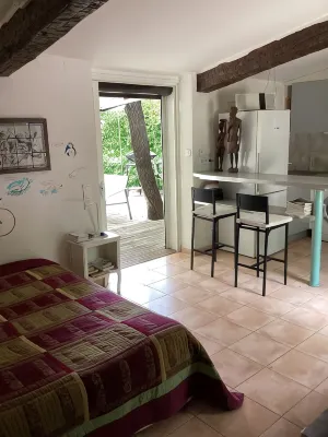 Studio Avec Terrasse et Pergola Dans Propriété Calme et Sécurisée - 3-Star