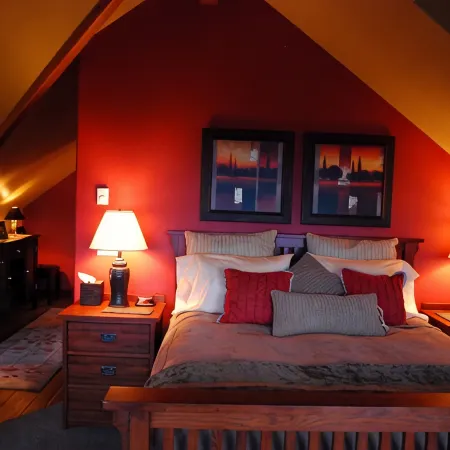 "THE LOFT" romance, luxury, stunning water and mountain views!