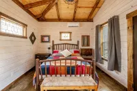 FoRest ReTreeT 2 bedroom•Hot Tub•Unique •Chatming•Adairsville•Cabin•Private - 3 estrellas