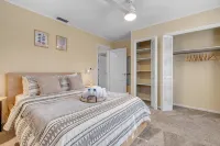 HUMMINGBIRD HAUS \\ 6 Bedrooms \\ Mid-Century \\ 2-Unit Home \\  2 Kitchens - balcony