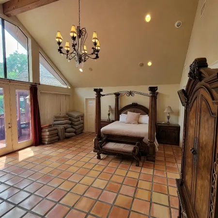 Stone House with patio, hot tub-less than 50 yards to the water.