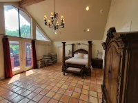 Stone House with patio, hot tub-less than 50 yards to the water. - Homestays