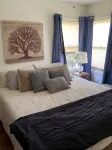 Black Mt home, minutes to downtown, fenced yard - 3성급