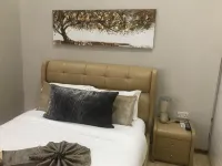 Luxlusive Guest House - Bed and Breakfasts