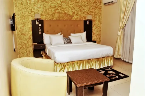C'Ron Hotels and Suites - parking