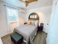 Modern Farmhouse With a Loft, Unbeatable Location - บังกะโล