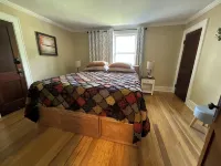 Updated Craftsman home, quiet setting, porch swing overlooking Old Town Park. - WiFi