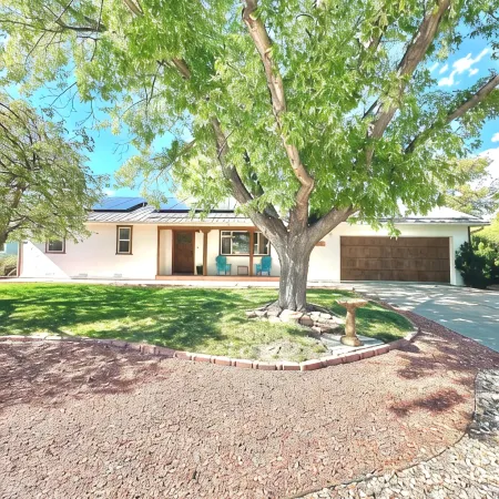 Charming 3Br in-Town Cortez Home w/ Sauna & Mesa Views – Family & Pet-Friendly
