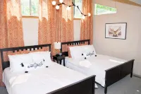 靠近奧基莫、基靈頓、魔法山和布羅姆利滑雪場-溫馨四臥室木屋 - 小木屋