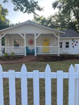 King bed - Near The Mont and OU Campus - Boutique