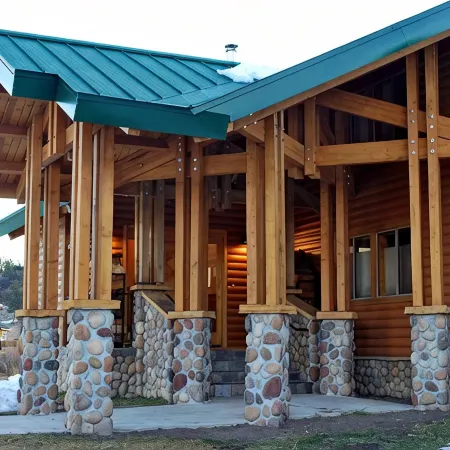 Large Lake Front w/ Own Dock and Mountain Views.  Sleeps 20 Cert Vrp-25-0468