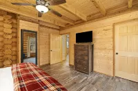 Little Cedar Lodge-Amazing Lake and Mountain Views -Hot Tub-Fire Pit - シャレー