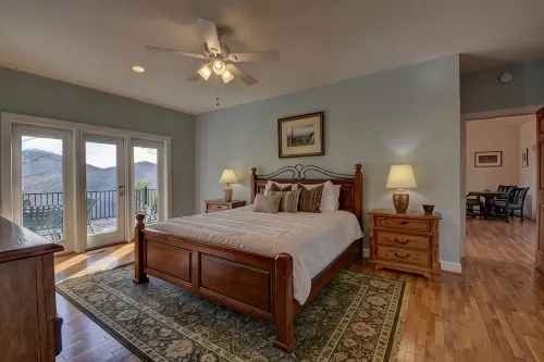 Big Sky Retreat - Incredible Mountain Views! Hike, golf, relax and unplug! - WiFi