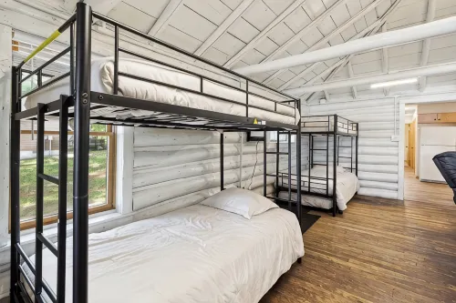Lakefront Pine Retreat in Lewiston - 1 Mile from Garland Golf Resort - 3 tähden
