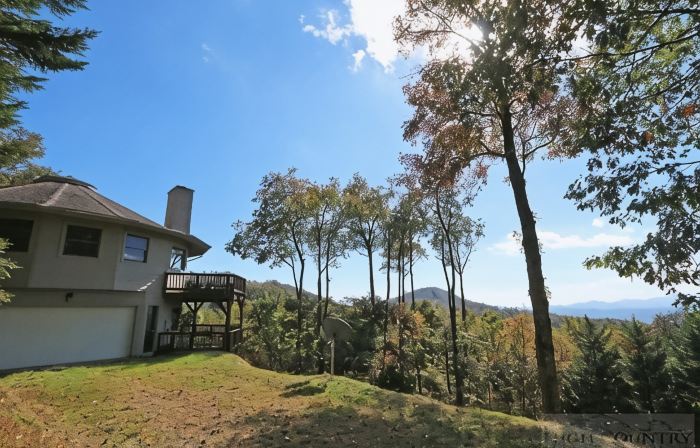 The Big Round Cabin - Blowing Rock, Hot tub, Secluded acreage, fabulous views