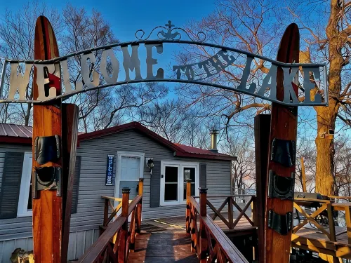 Lake View cottage, secluded, quiet, total remodel, 3 king beds - 3 étoiles
