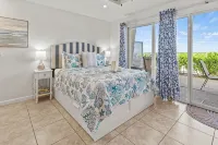 Beach Bliss: Open Wednesday, July 8th, $250/nt + Fees! - Strand