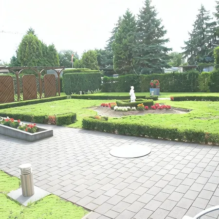 Central, quiet, vacation ambience, near Cologne Trade Fair & Mediterana Отели рядом с достопримечательностью «Станция метро Thielenbruch»