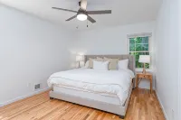 Newly renovated, pristine home - 무료 와이파이