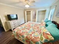 NEW Two Bedroom Lake Getaway! Serene and CLEAN! - balcony
