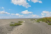 "Ocean Shore Desire" Beach Getaway! Beach/HotTub/Gameroom/Sleeps 10 - Wi-Fi
