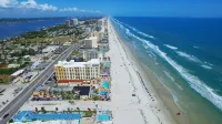 Beachside Daytona Beach Shores 5 min walk to beach, restaurants and more! - Wifi