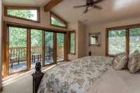 Private Hot tub/Fire Table on Large Deck overlooking Eagle River! Fly-fishing! - Boutique