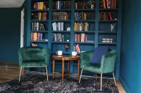 The Study - An Ode to Literature - 1 bedroom beautiful home - Homestays