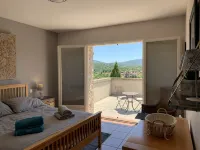 Air- Conditioned  5 Bedroom Villa with Stunning Castle Views - Villas