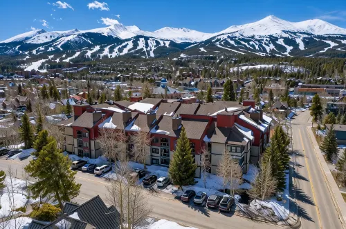 Downtown Mountain View Condo- 2 Blocks to Main St - breakfast
