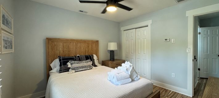 Newly renovated & furnished 3 bdrm, 2 bath lake home, dock, spectacular view Hotels in Pulaski County