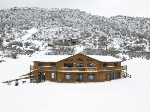 Gorgeous Retreat with Mountain Views, Open Living, Game Room, Hot Tub - 4성급