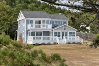 Driftwood Studio Beachfront cottage right in the Dunes - WiFi
