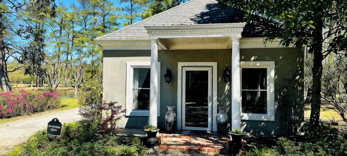 Charming one bedroom Carriage House a part of the Eden at Gracefield Event Venue Hotels in Colleton County