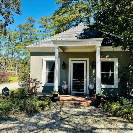 Charming one bedroom Carriage House a part of the Eden at Gracefield Event Venue