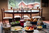Hosteria Llanovientos - breakfast