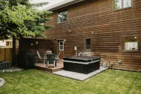 Whitefish Wonderland. Private Hot Tub - 1 mi from Downtown Whitefish. - Hot Tub