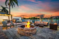 NEW! Drift Inn-Lakefront Home w/ Hot Tub, Outdoor Bar, Golf! - Wifi