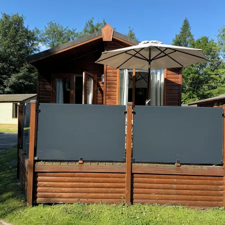 A beautiful Cabin on the 5 star White Cross Bay in a quiet area of the park -
