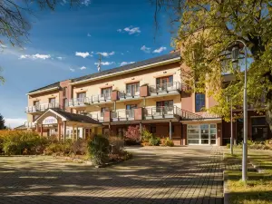 April Hotel Panorama