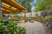 Stylish Lake Oswego Retreat - All New High End Furnishings and Amazing Patio - Wifi