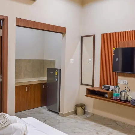 KANHA HOMESTAY & Motel