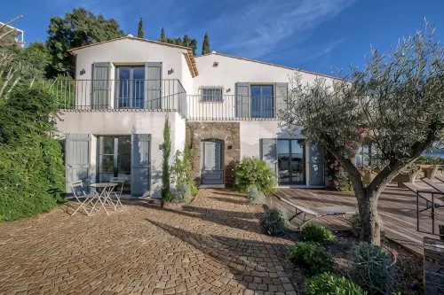 Villa Soleil d'Or Golfe de ST Tropez , Swimming Pool at 29° All Year Round, 180° View - 別墅