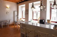 R3 Service - Five Senses in Coimbra - فطور