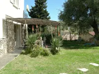 Villa for 8/10 people, 10 minutes' walk from the beach, air-conditioned. Quiet neighborhood. - วิลล่า