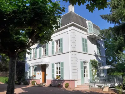 宅第花園住宿加早餐旅館 聖洛朗－德沙穆塞住宿飯店