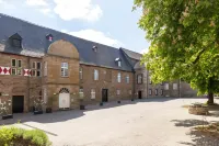 Hotel am Schloss Broich Hotels near Mausegatt Siedlung