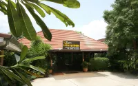 Baan Na Khon Hotel Hotels near Wat Phra Mahathat Woramahawihan