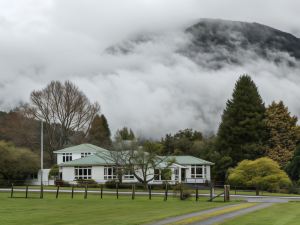 Rainforest Motel