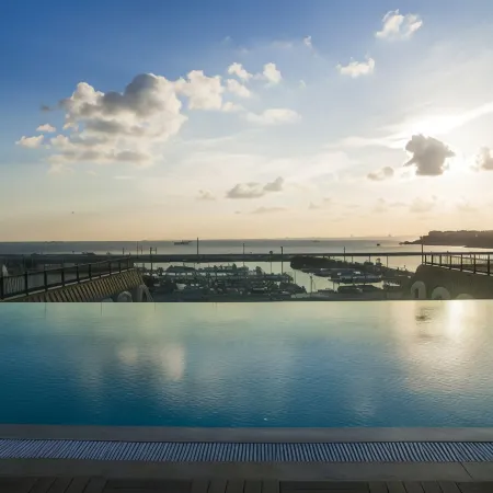 Wyndham Grand Istanbul Kalamış Marina Hotel